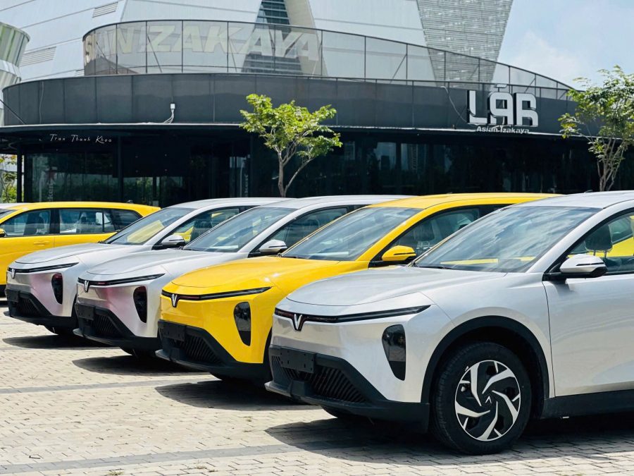 Xe Limo Green trắng sở hữu thiết kế sang trọng, nội thất rộng rãi và vận hành ổn định. Khám phá thông tin, tiện nghi và giá tham khảo mới nhất của VinFast Limo Green.