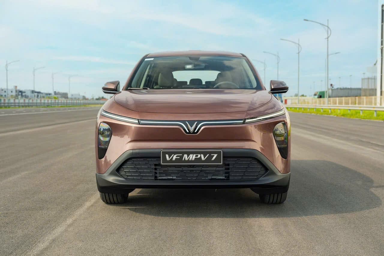 Khám phá vinfast mpv 7 trắng với thiết kế hiện đại, không gian rộng rãi và nhiều công nghệ thông minh dành cho gia đình Việt.