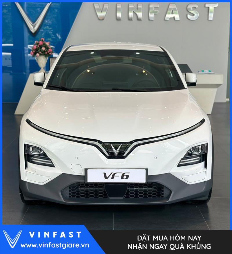 So sánh VinFast VF 5 và VF 6 về thiết kế, kích thước, trang bị, công nghệ và chi phí sử dụng. Cùng tìm hiểu nên mua VF 5 hay VF 6 trong năm 2026.